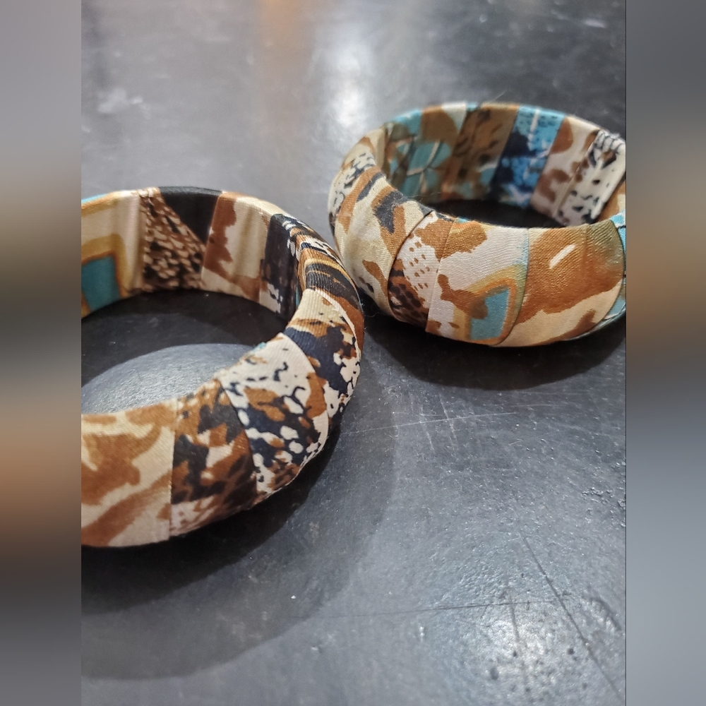 Bangle bracelets, lightweight, blue, brown, cream print, silky fabric/wood - Picture 5 of 6